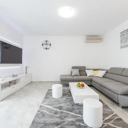 Luxury Apartment Skyscraper Dubrovnik Exterior photo